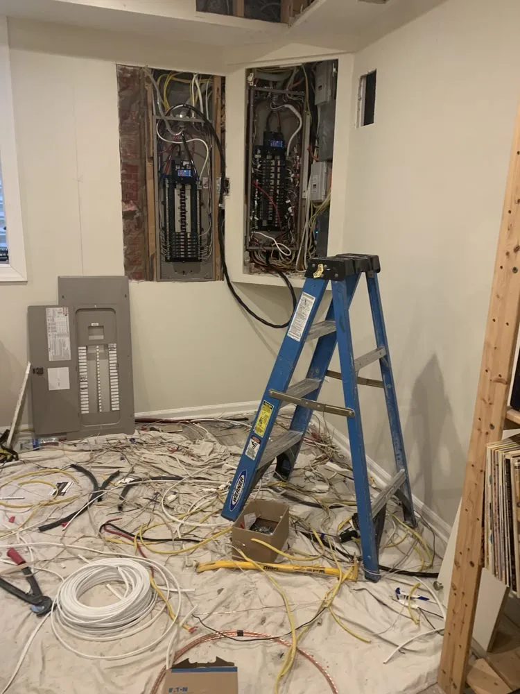 Affordable electrician providing emergency electrical service in , 