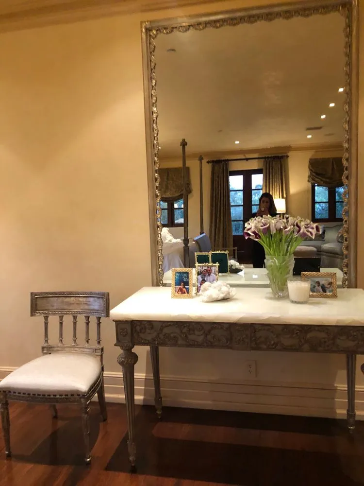 Trusted electrician providing emergency electrical service in , 