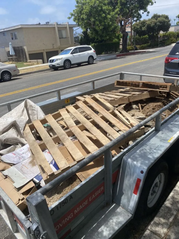 Slide of Dan The handyman and junk removal