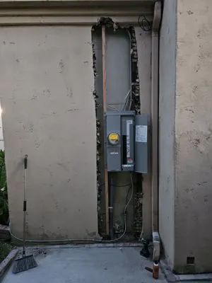 Danaco Electric Logo