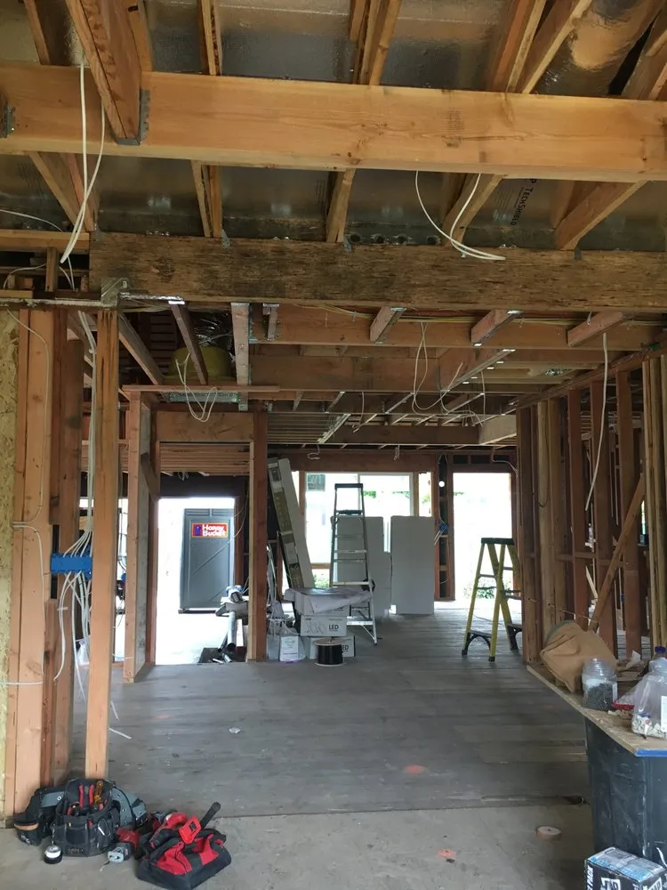 Slide of Dang Electrical Services