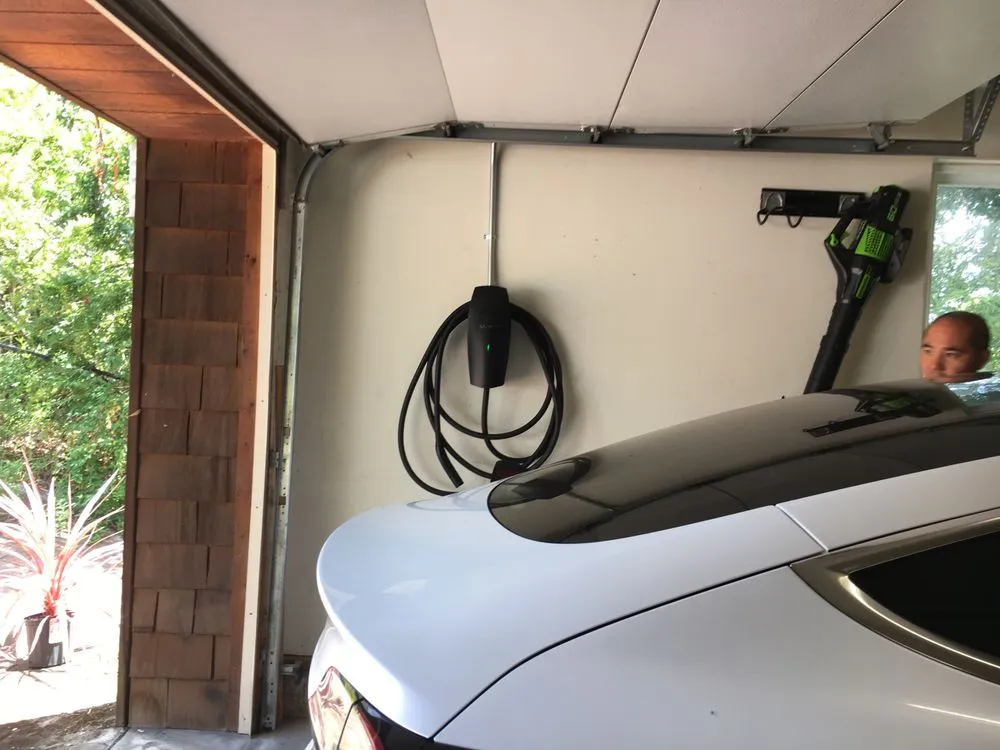 Slide of Dang Electrical Services