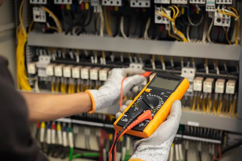 Slide of Daniel Lacroix Electric