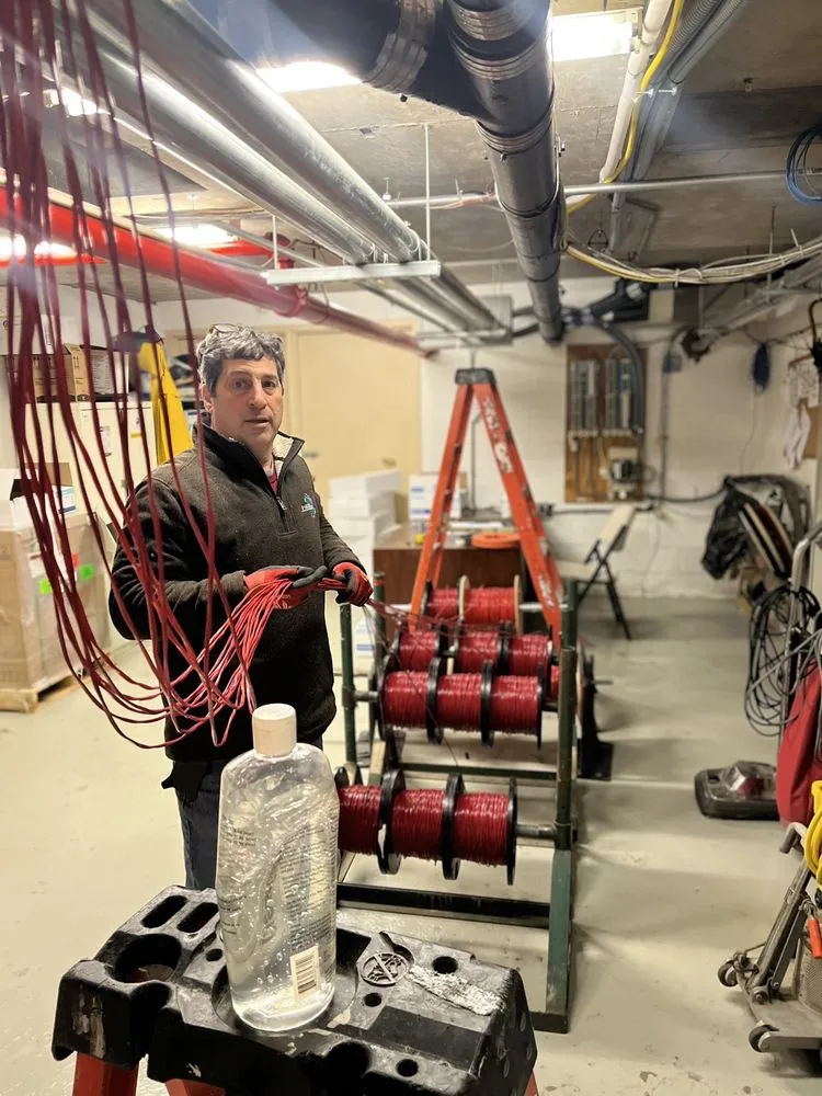 Slide of D'arinzo Electric & Contracting