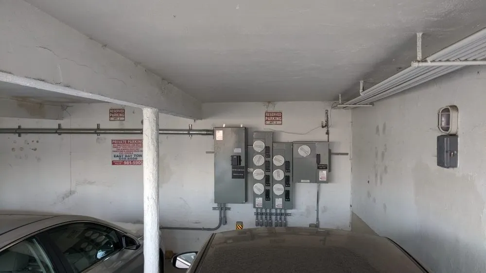 Slide of Darius Kraus Electric