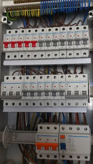 Certified electrician providing circuit breaker repair in Elmhurst, NY - Darron Electric