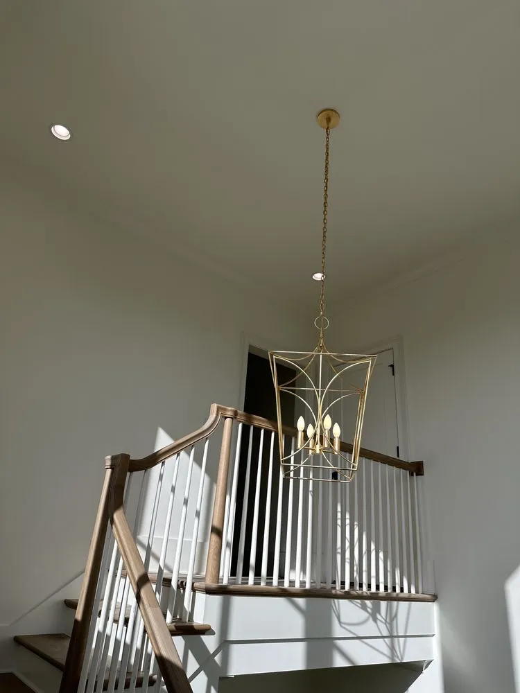 Slide of Darwin Guzman Electric