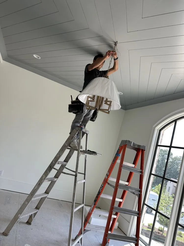 Slide of Darwin Guzman Electric