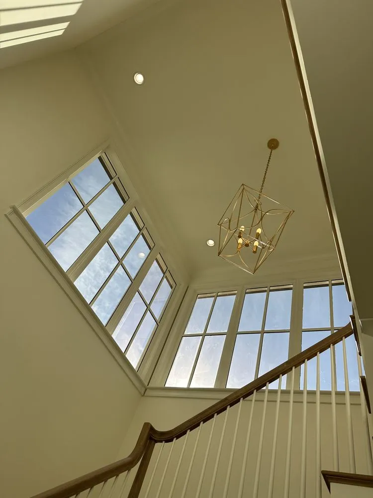 Slide of Darwin Guzman Electric