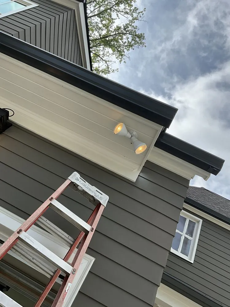 Slide of Darwin Guzman Electric