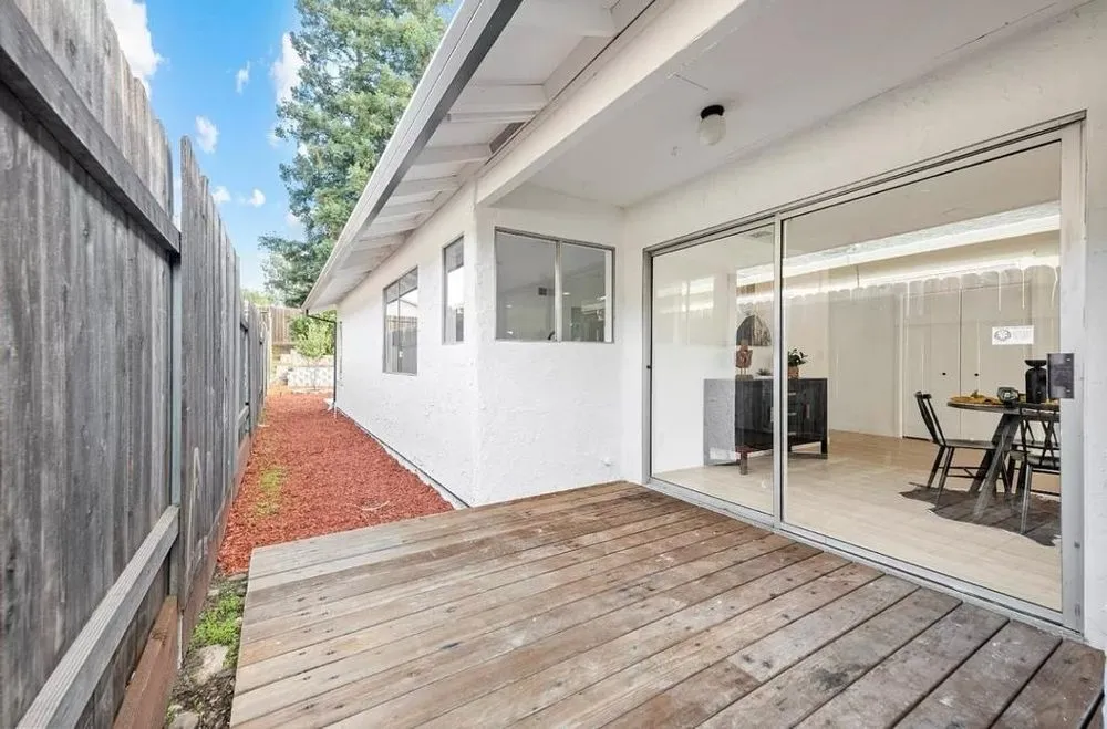 Slide of Dash Handyman