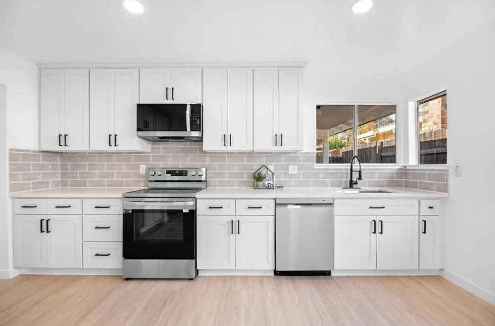 Slide of Dash Handyman