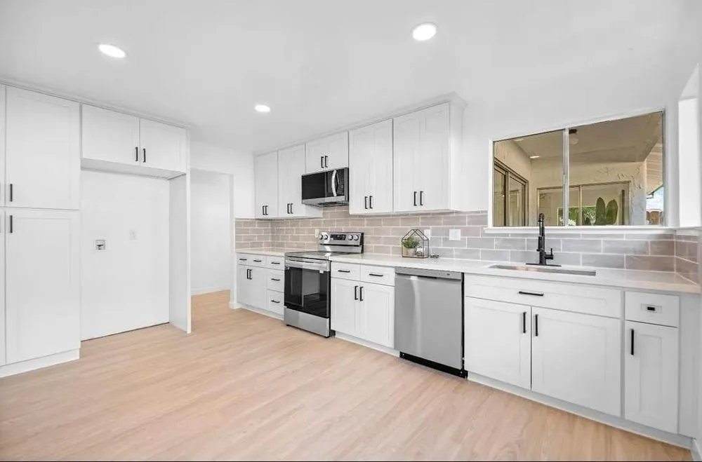 Slide of Dash Handyman