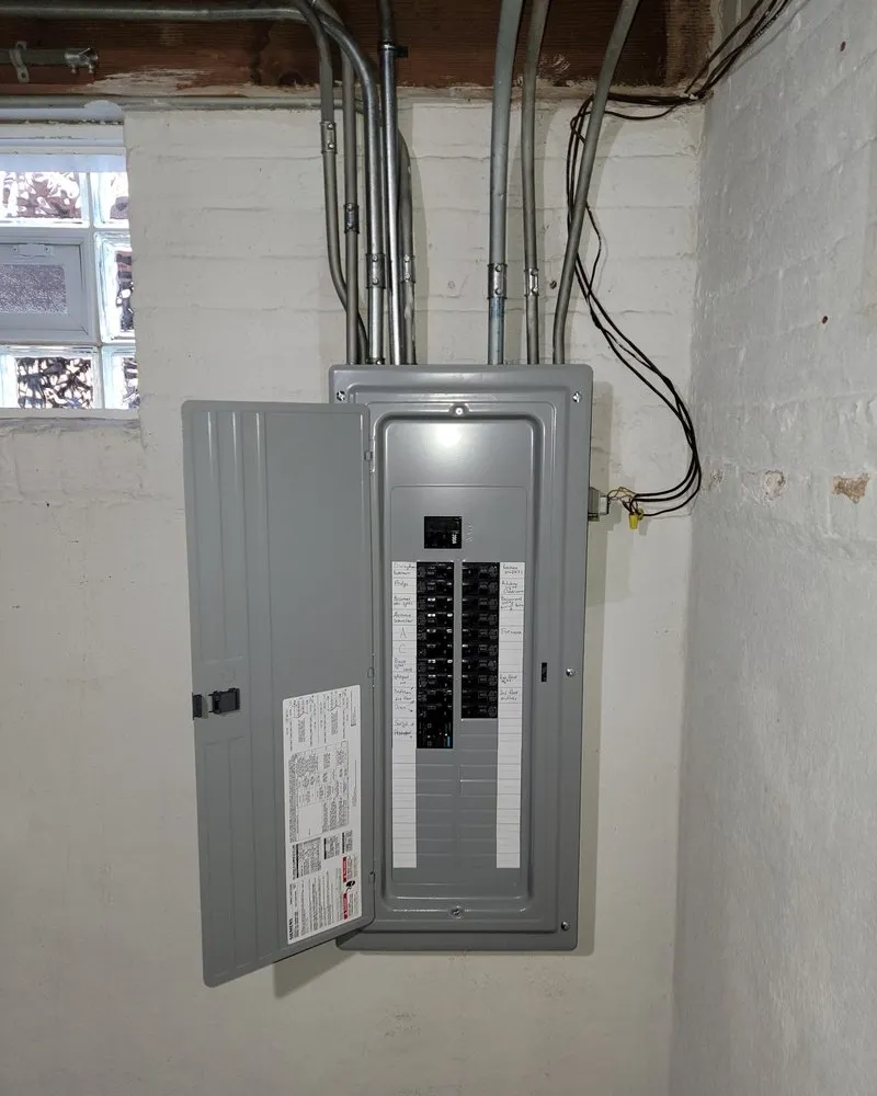 Slide of Dashing Emergency Electrician