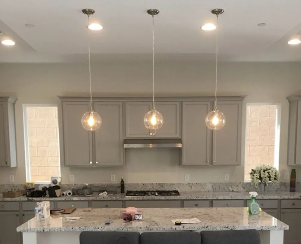 Emergency electrician providing circuit breaker repair in ,