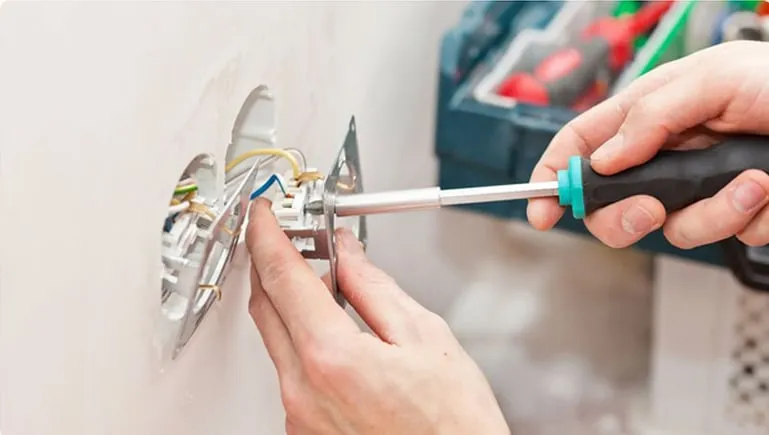 Slide of Dave's Lighting & Electrical