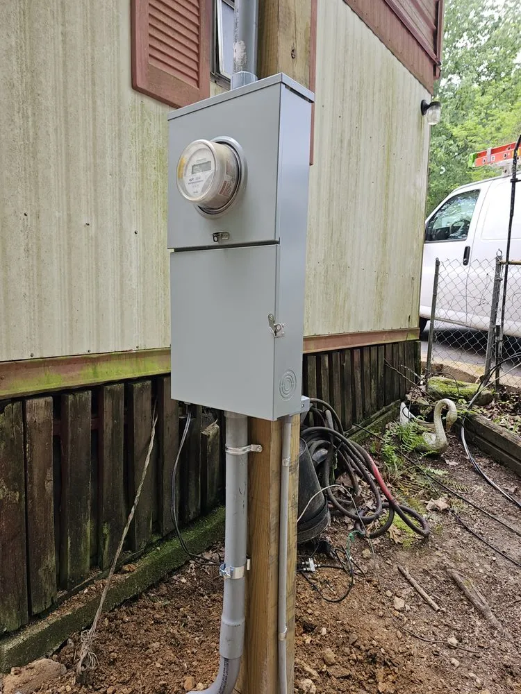 Expert electrician providing electrical repair in , 