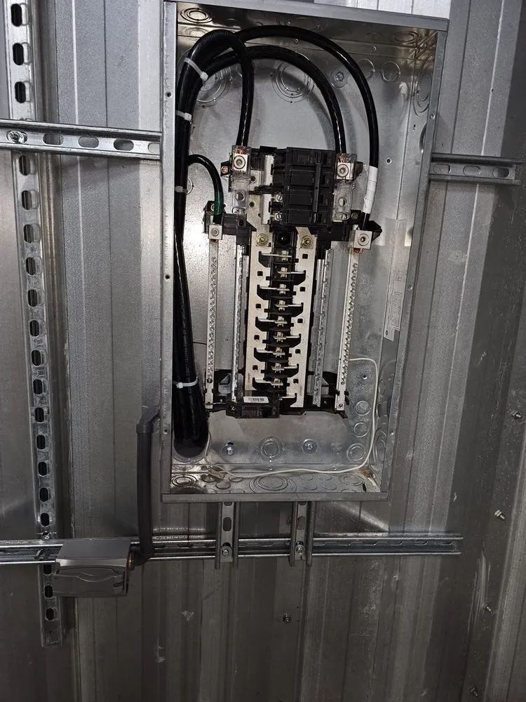 Affordable electrician providing electrical repair in , 