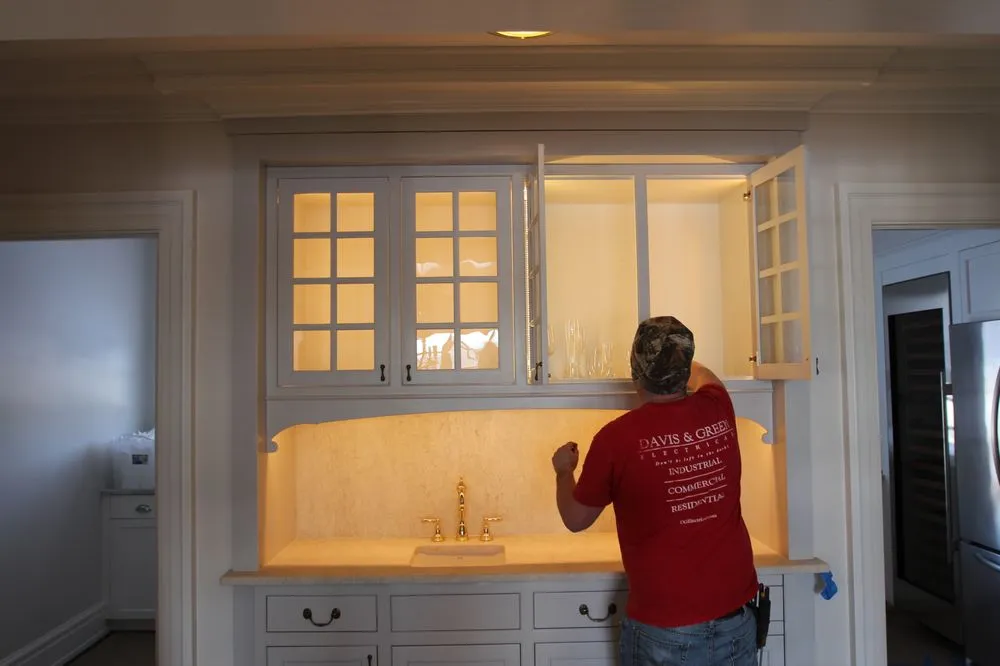 Emergency emergency electrical service experts serving ,  - Davis & Green Services