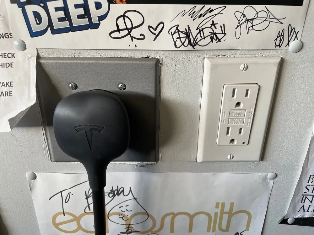 Slide of Davis Electric & Systems