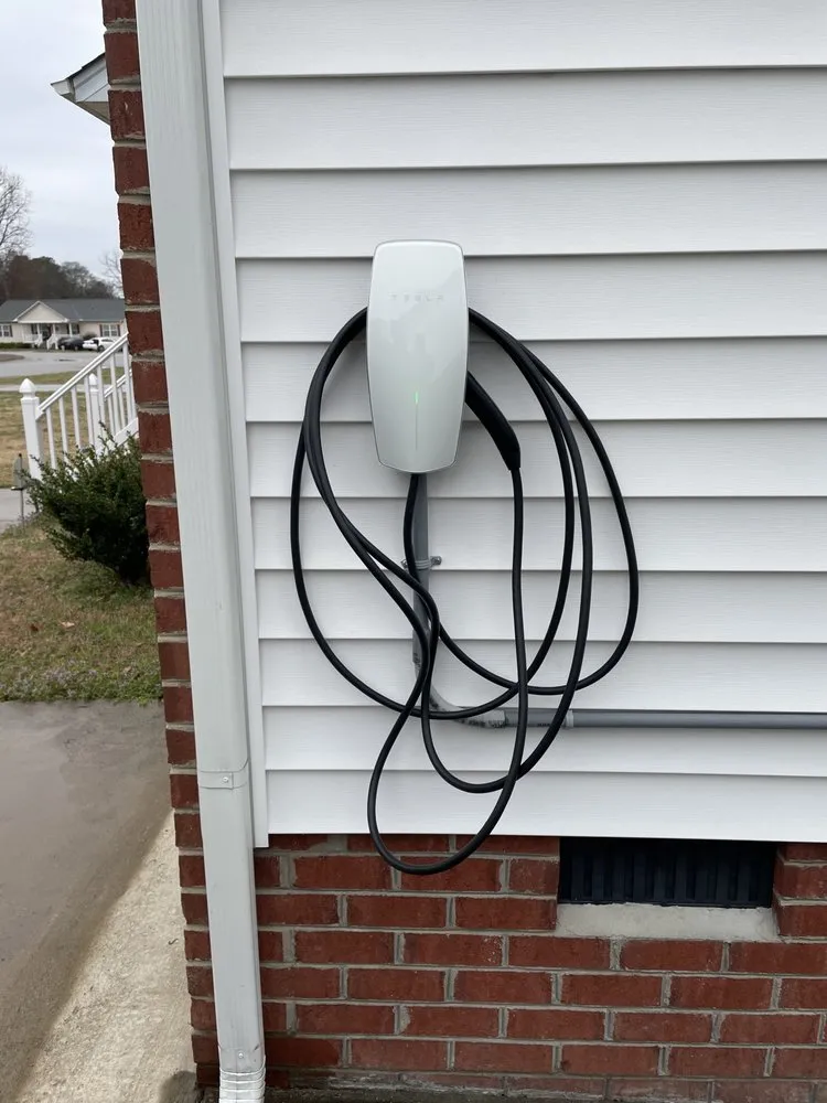 Certified electrician providing outlet and switch repair in Ruther Glen, VA - Davis Electric and Home Automation