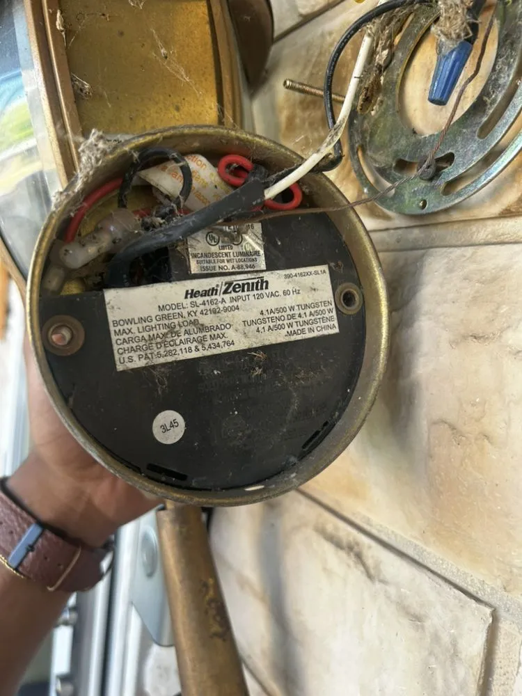 Emergency electrician providing wiring installation in , 