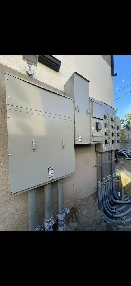 Emergency outlet and switch repair in San Fernando Valley, CA by Dawg Sparky