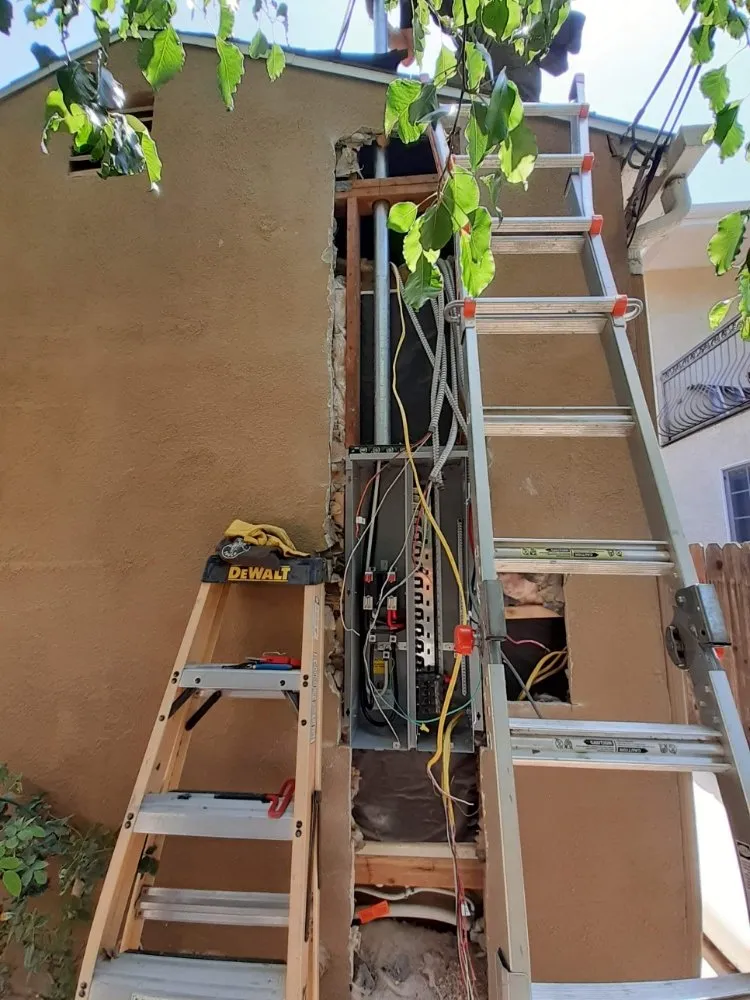 Certified electrical service for homes in lighting installation, by