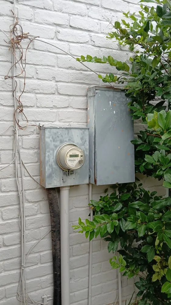 Slide of D&D Electrical Installation