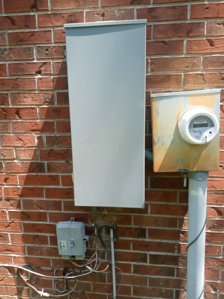Affordable outlet and switch repair in Missouri City, TX by D&D Electrical Installation