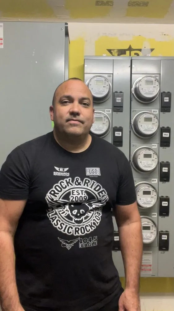 Slide of De La Vara Electric