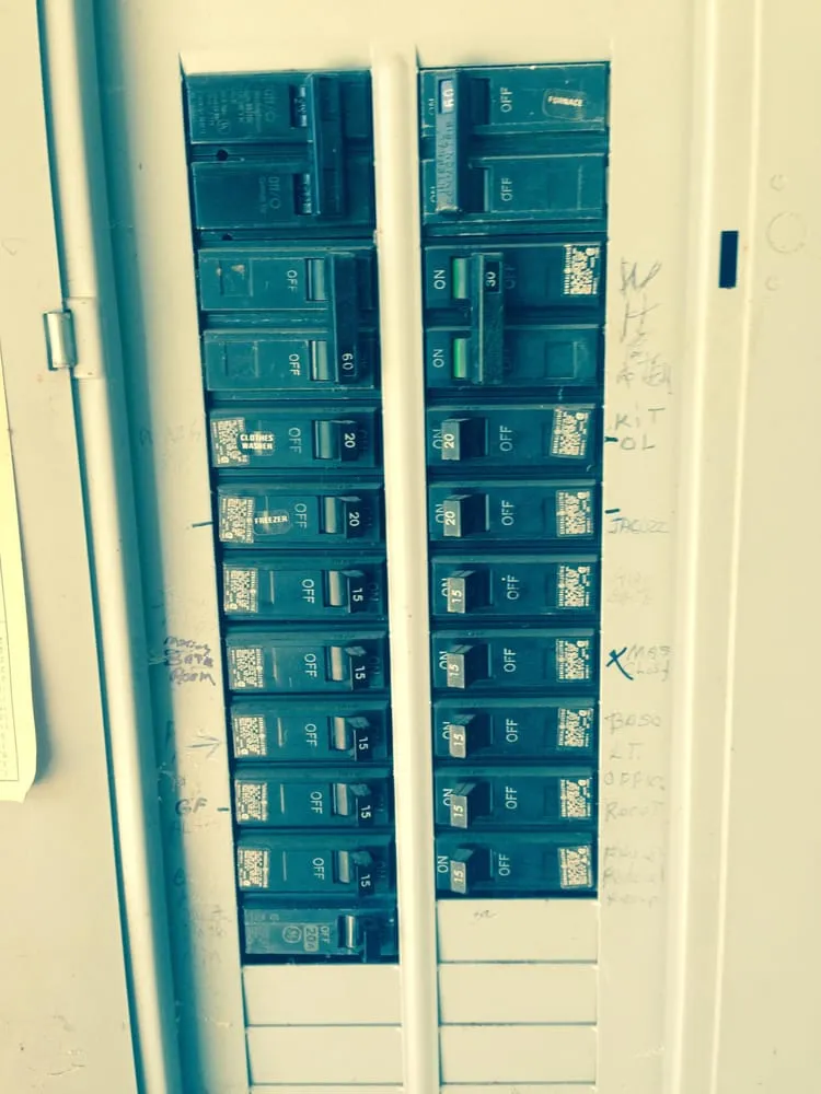 Certified circuit breaker repair experts serving Latonia, KY - Deckard Electric