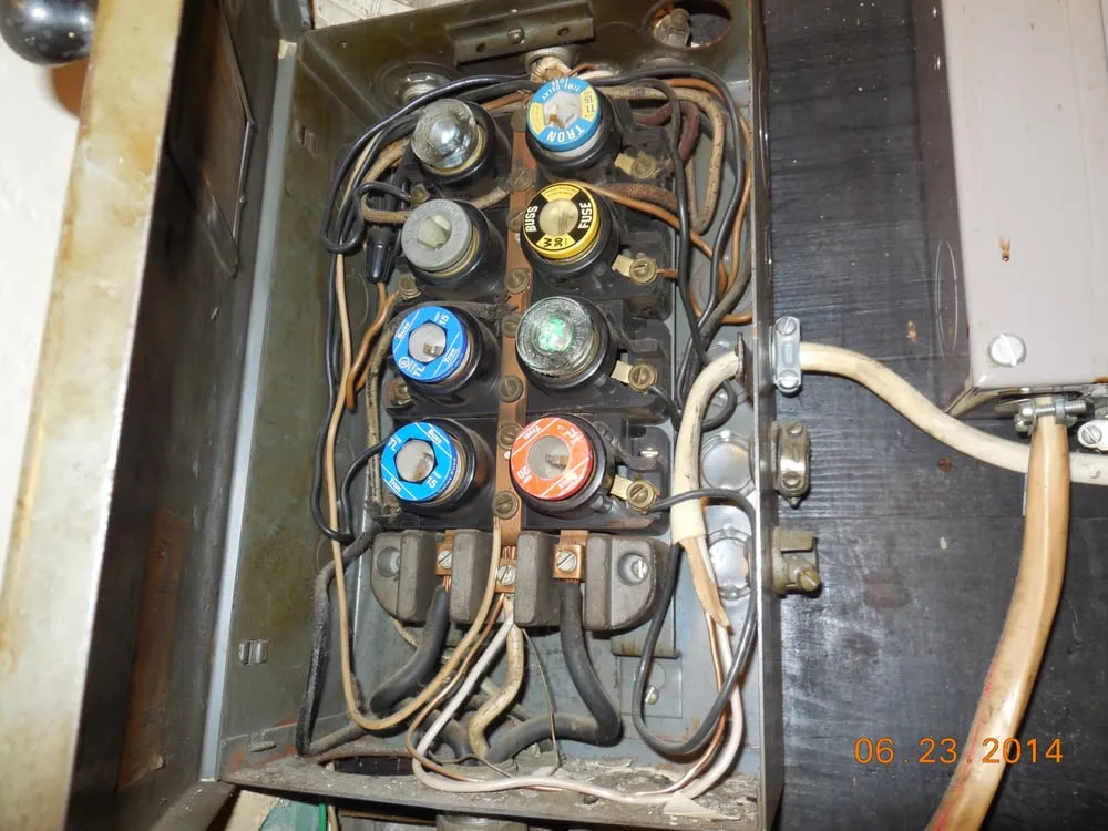 Expert electrician providing emergency electrical service in Latonia, KY - Deckard Electric