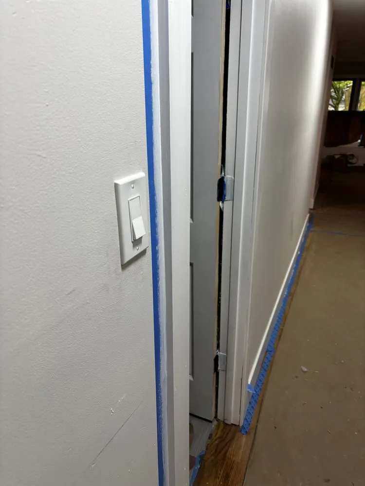 Reliable electrician providing emergency electrical service in , 