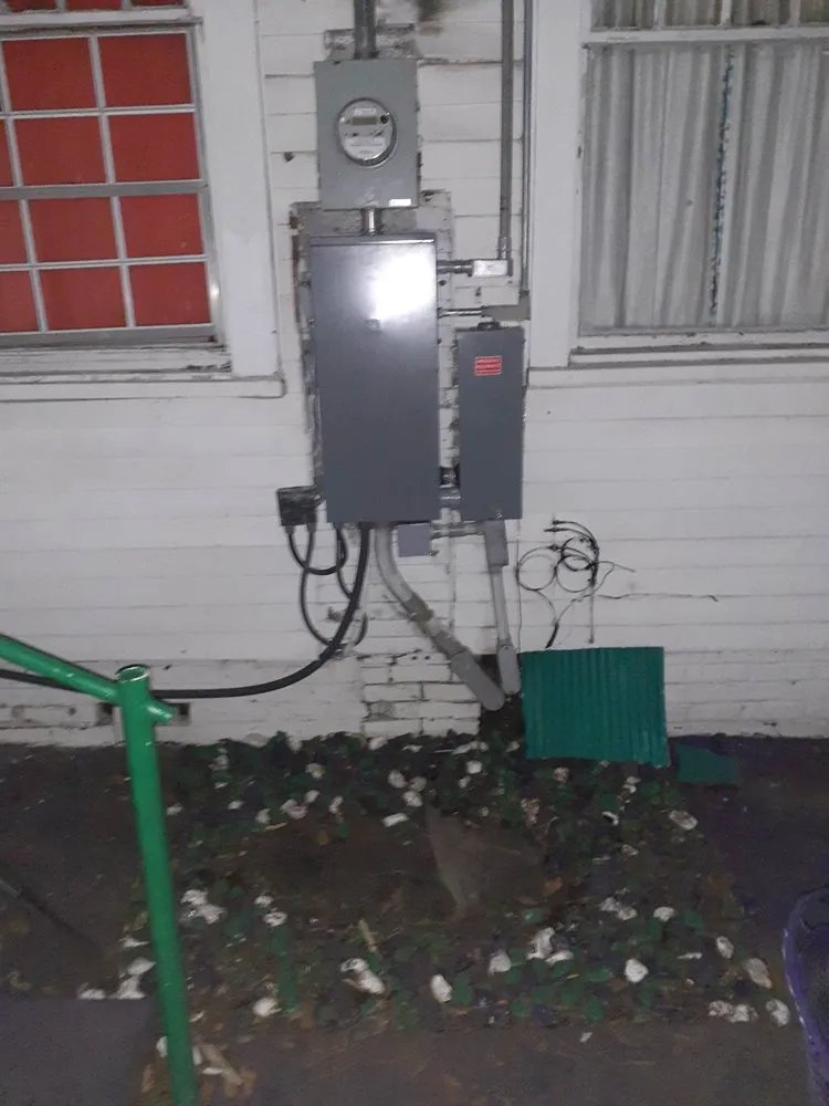 Slide of Dee Ts Bright Electric