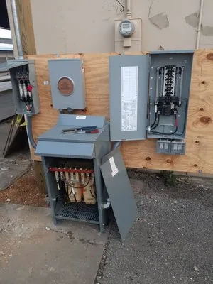 Dee Ts Bright Electric Logo