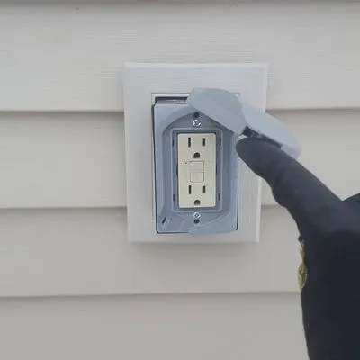 Deep Ellum Electrician Logo