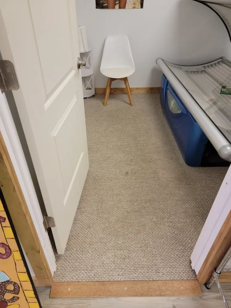 Certified electrician providing electrical repair in ,