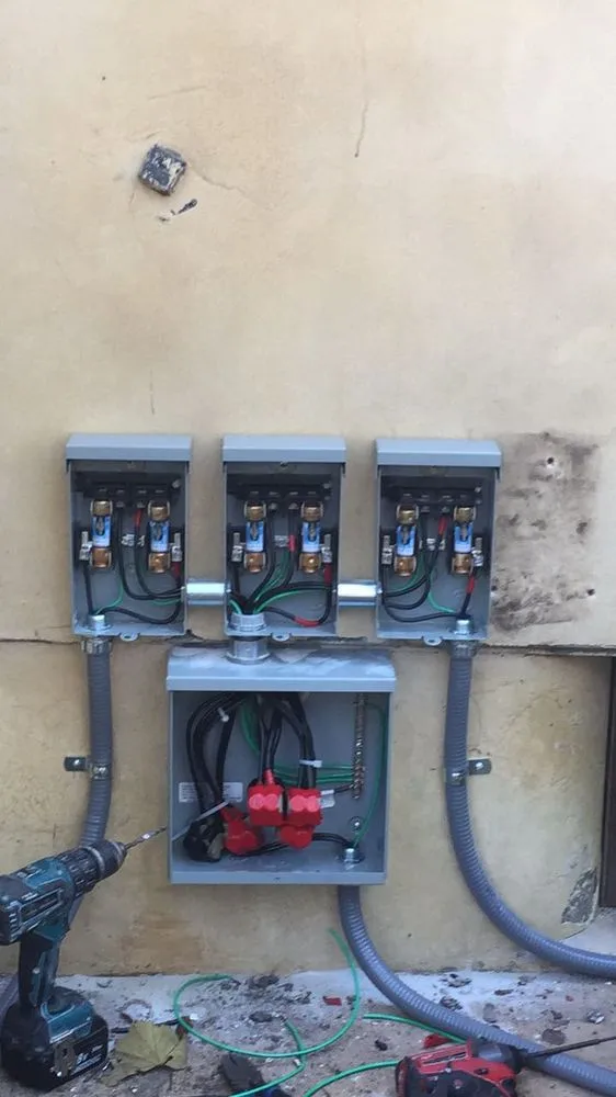 Slide of Del Toro Electric