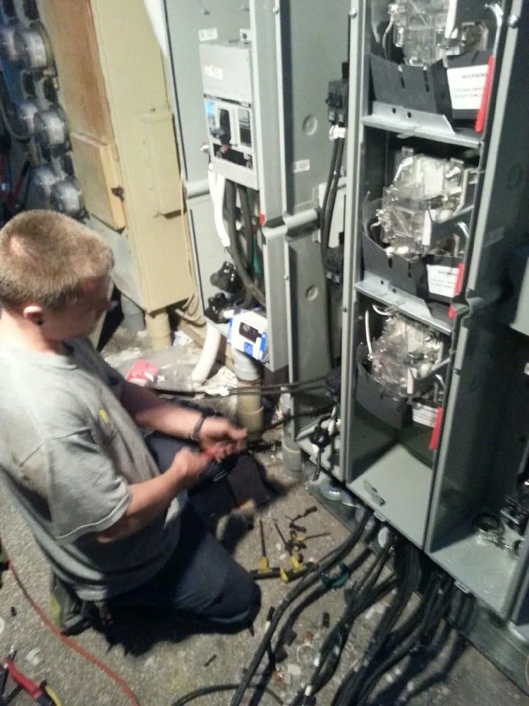 Slide of Del's Electrical Service