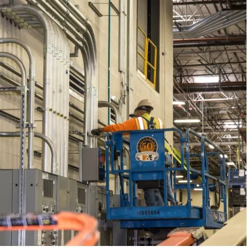 Affordable electrician providing electrical repair in , 