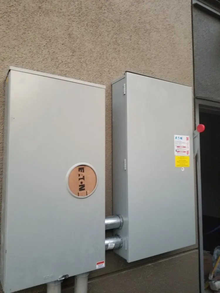 Affordable electrician providing electrical repair in , 