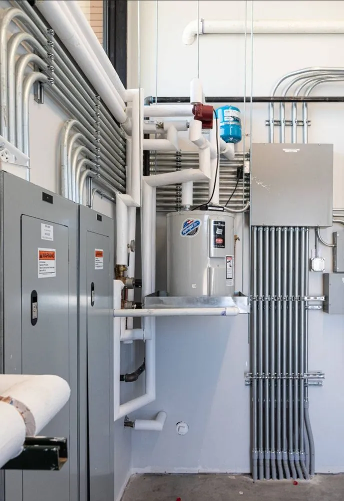 Certified electrician providing emergency electrical service in , 