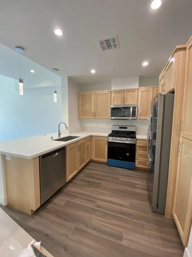 Slide of Deluxe Electric Construction