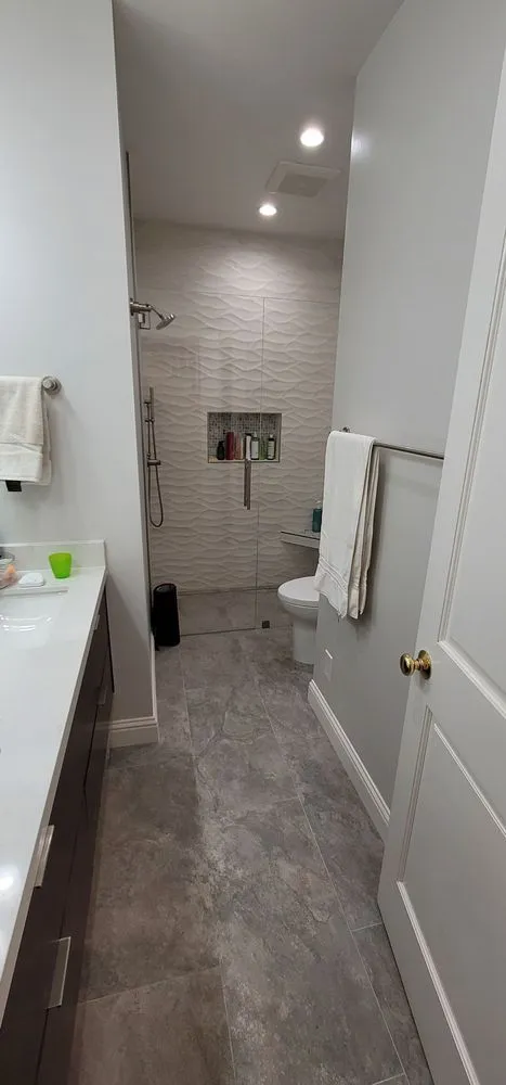 Slide of Deluxe Remodeling