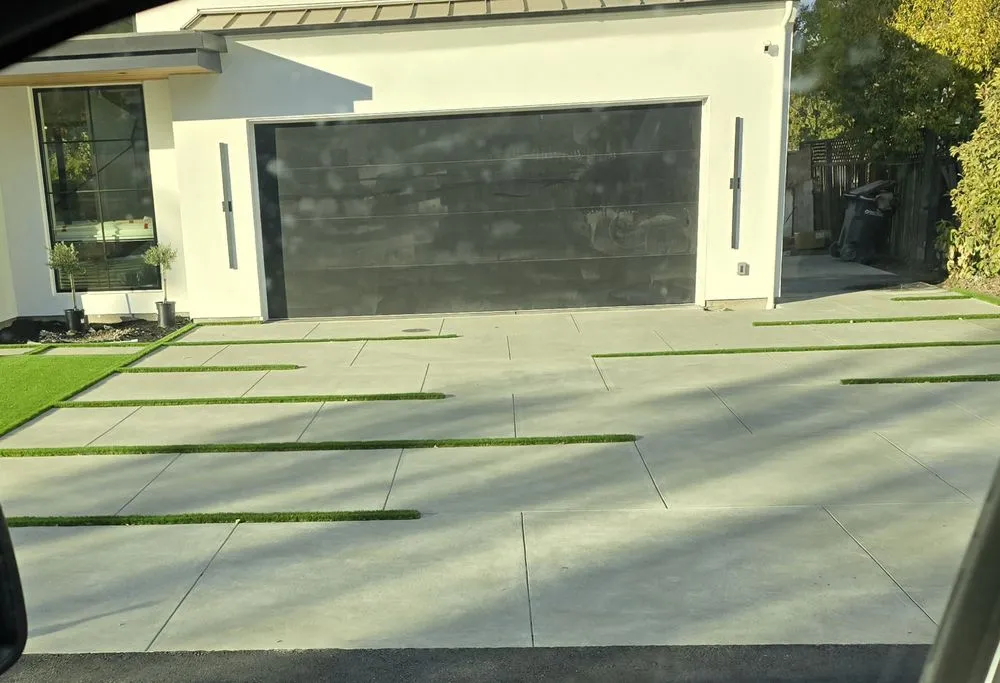 Slide of Deluxe Remodeling