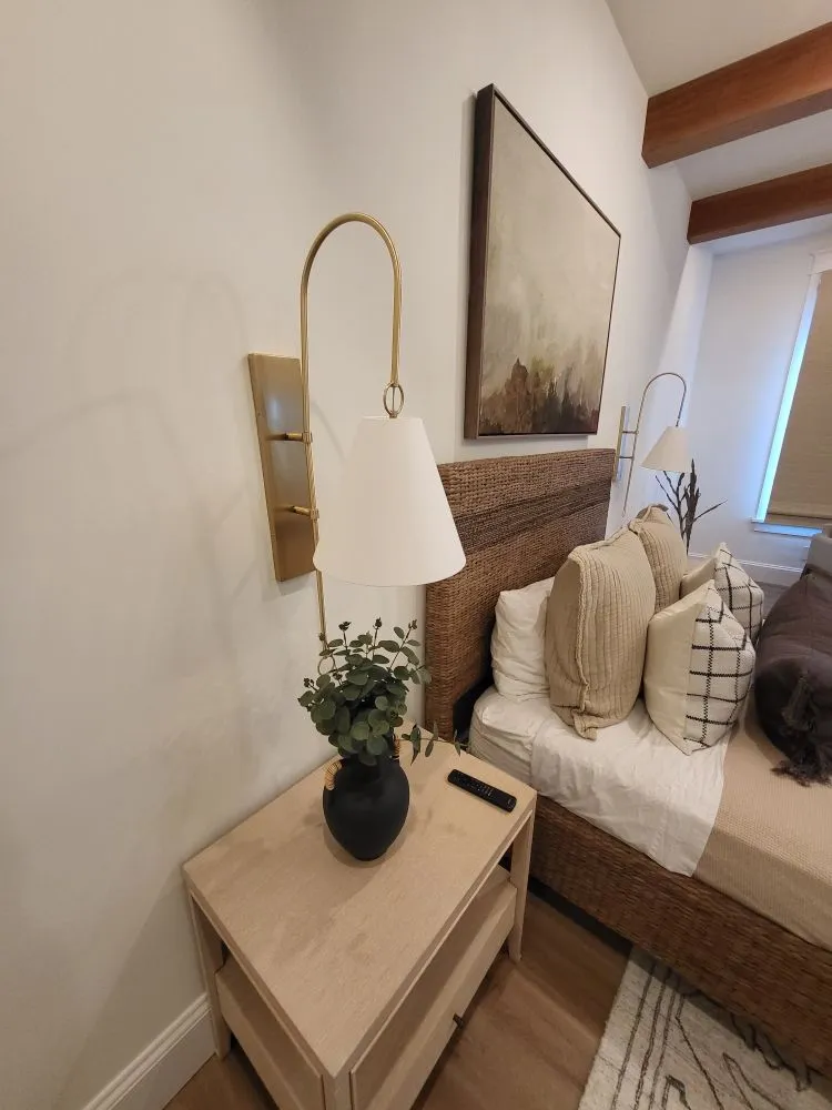 Trusted electrician providing circuit breaker repair in , 