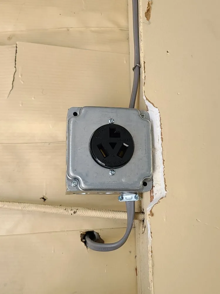 Slide of Den Electric