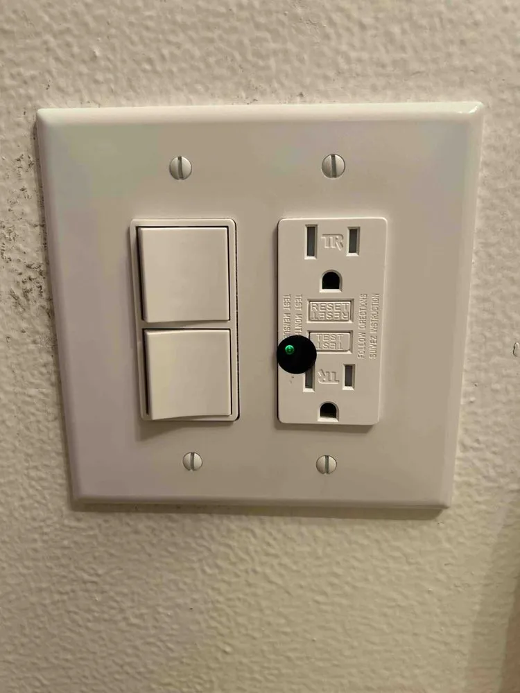 Slide of Den Electric