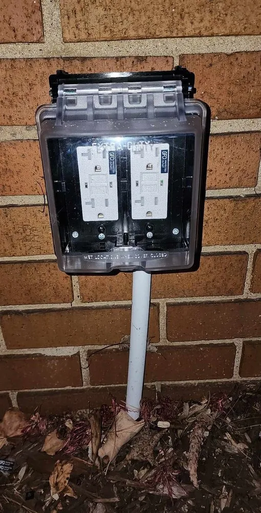 Licensed electrician providing emergency electrical service in , 